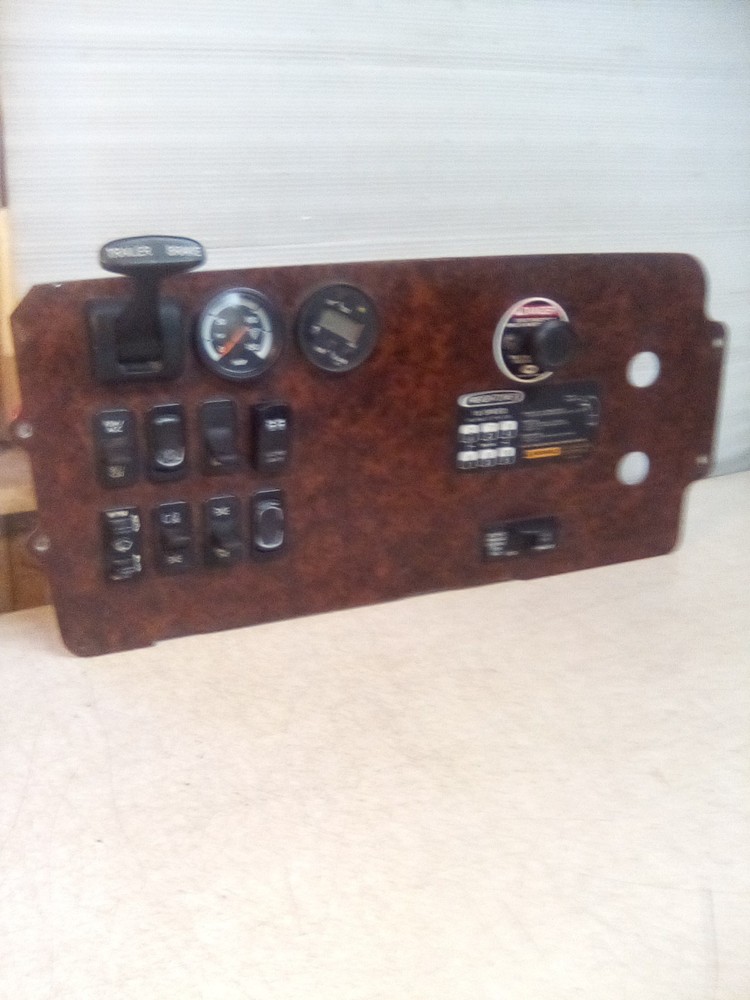 2017 Freightliner Columbia Dash Switch Panel