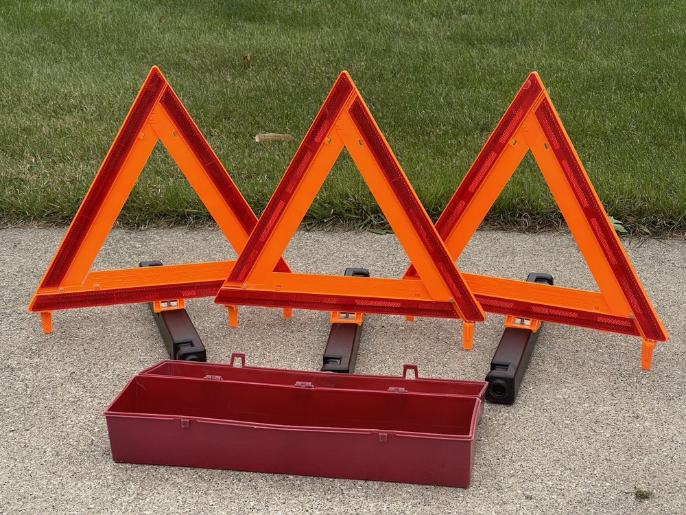 James King Co Roadside Warning Triangles 3 Pack Kit w/ Case Model 1005 Used