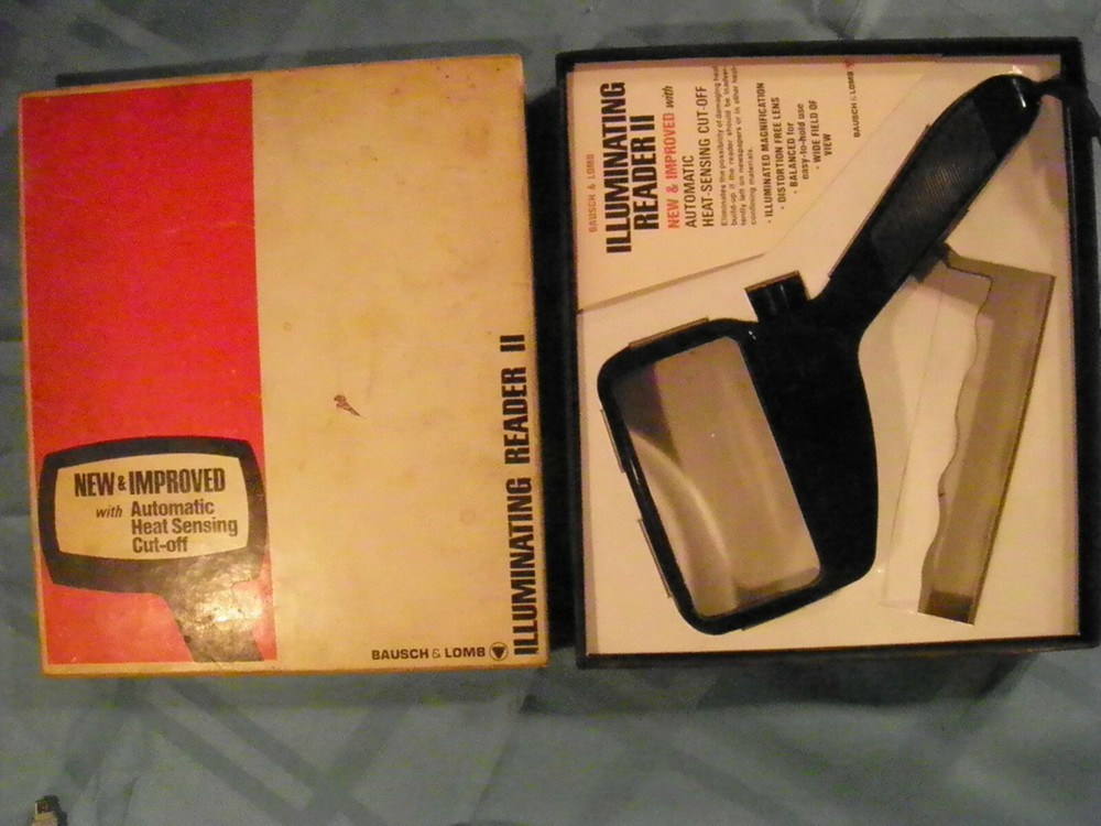 Vintage BAUSCH & LOMB Illuminating Rectangular Reader II Magnifier Original Box