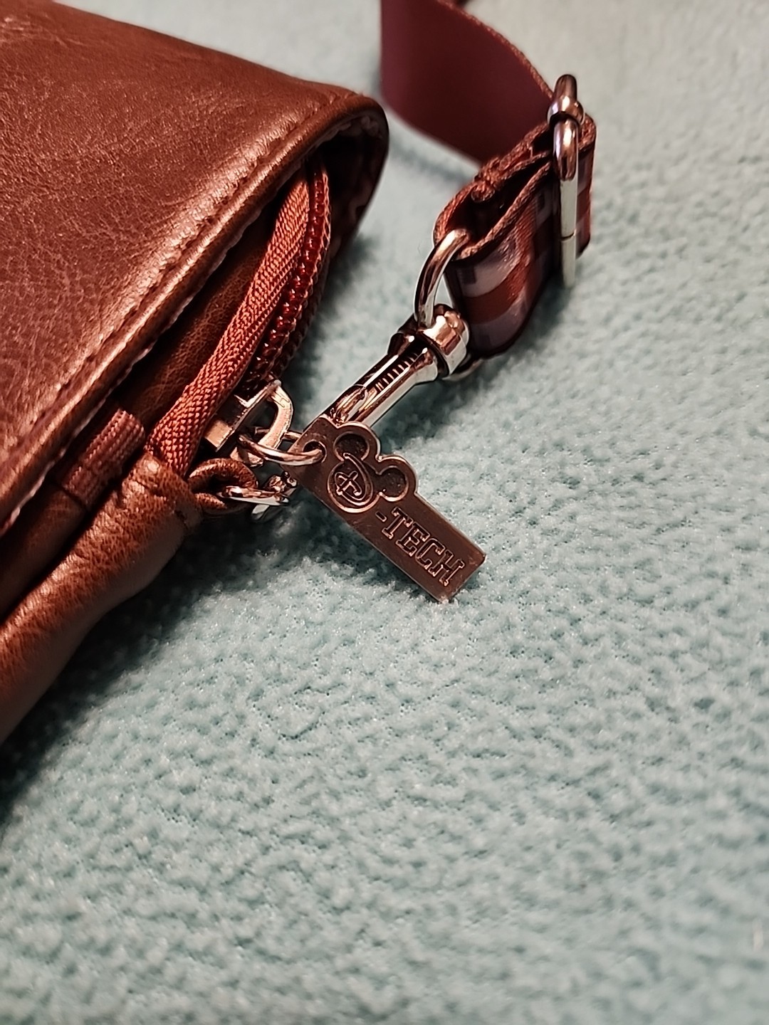 DISNEY PARKS Chewbacca Star Wars Galaxy’s Edge crossbody bag, brown, buckle snap