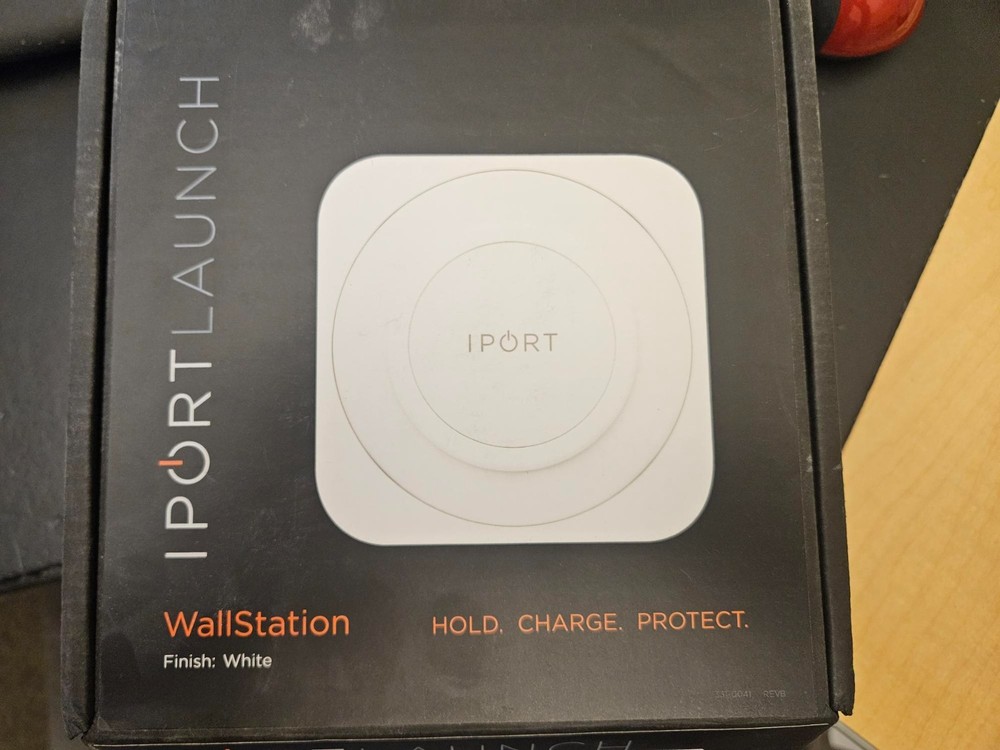 iPort Launch WallStation #70142 Wireless iPad Charging Dock - White - NEW