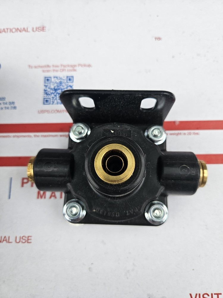 GENUINE INTERNATIONAL Bendix 3518868C2 Quick Release Valve Pushlock new open box