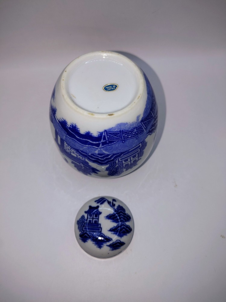 GINGER JAR BLUE WILLOW JAPN 5'' X 4''
