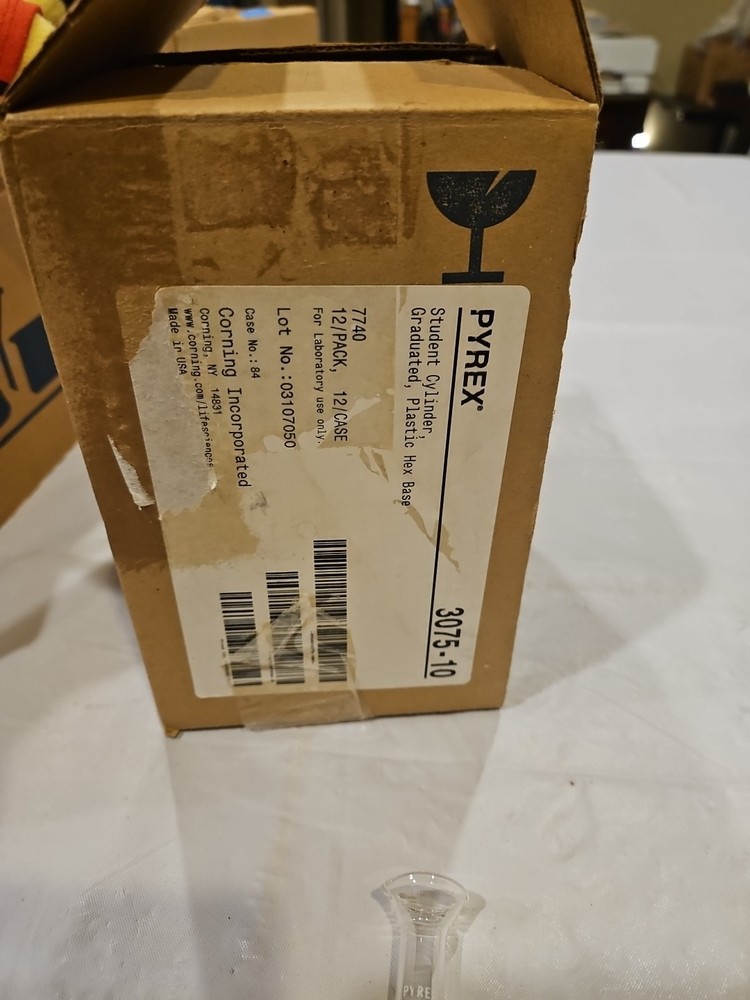 Pyrex Student Cylinder Graduated Plastic Hex Base 3075-10 / 12 Pack New
