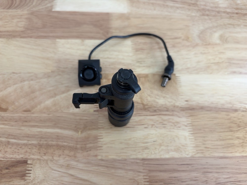 Replica SF M340 Weapon Mounted Light + Hot Button Switch