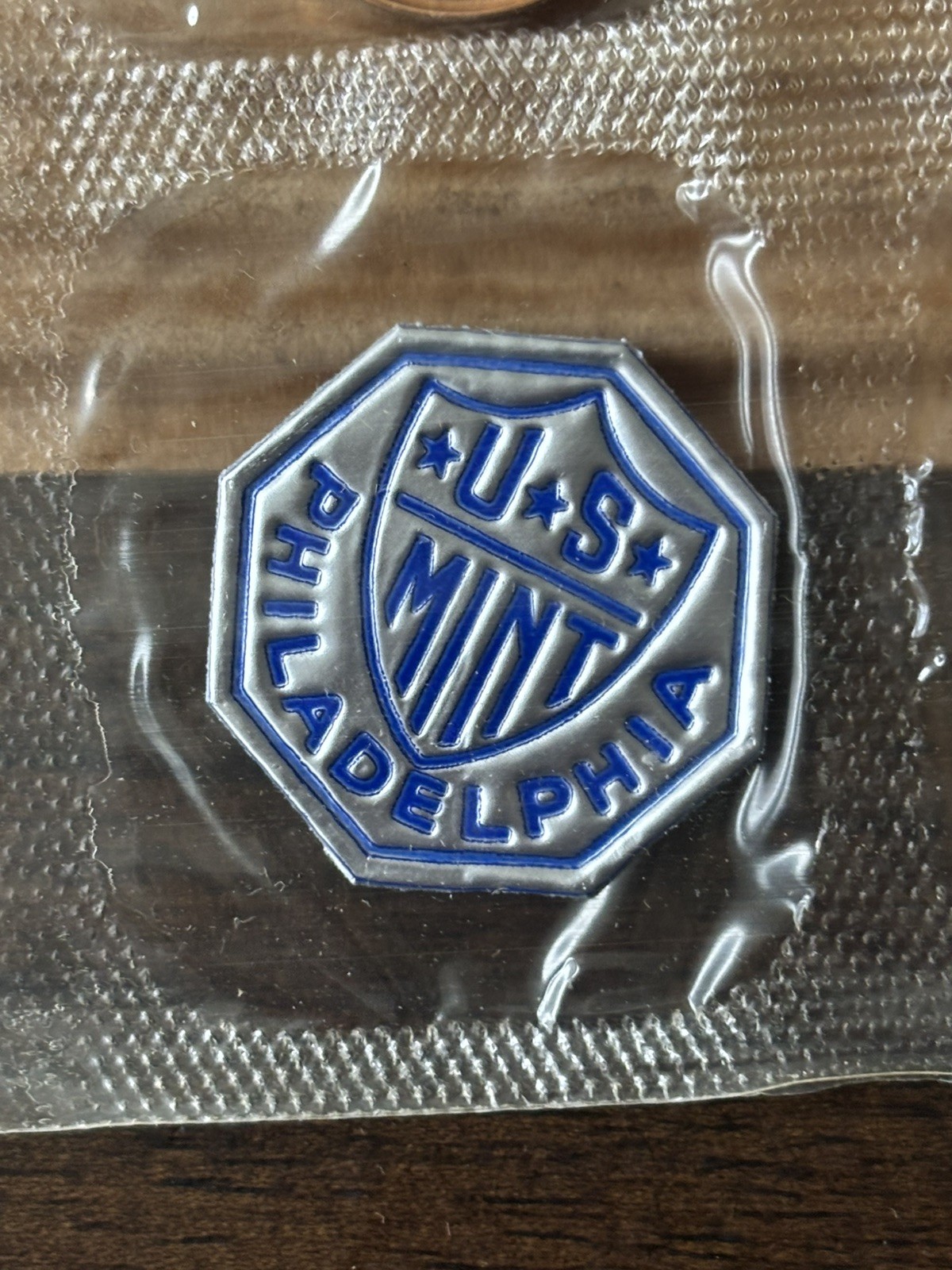 1957 U.S. PROOF SET. Coins U.S. Mint Sealed in a flat cello. (Tear in envelope)