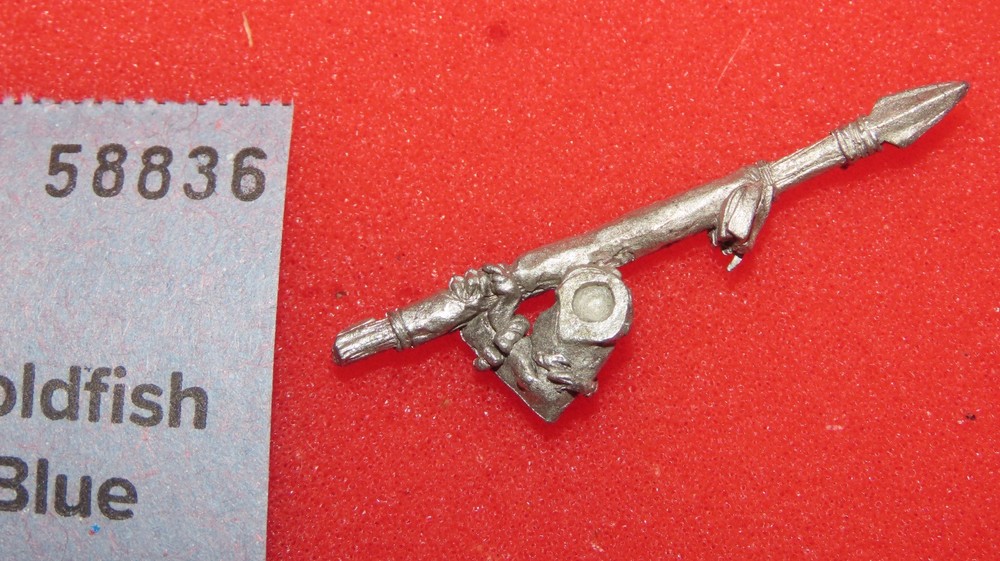 Games Workshop Warhammer Lizardmen Saurus Warrior Spear Arm Lizardman Bit GW 96