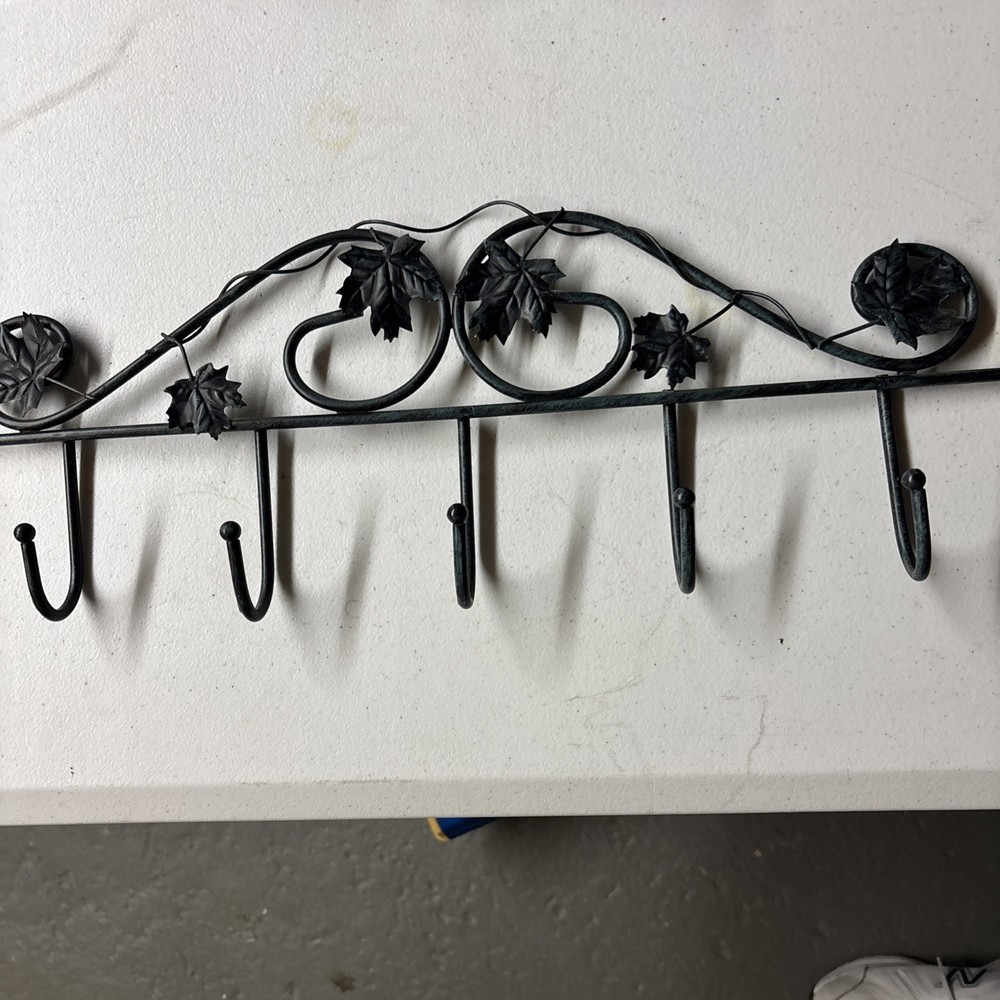 Rustic Wrought Iron Style Wall Mounted Coat Rack – 5 Hooks – Maple Leaf Design