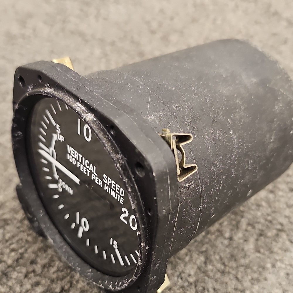 United Instruments / Piper Vertical Speed Indicator CA-54-1A