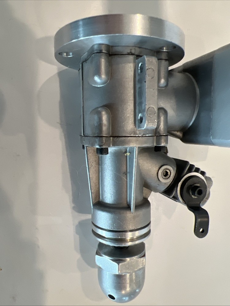K&B 40 R/C Model Airplane Glow Engine with Muffler