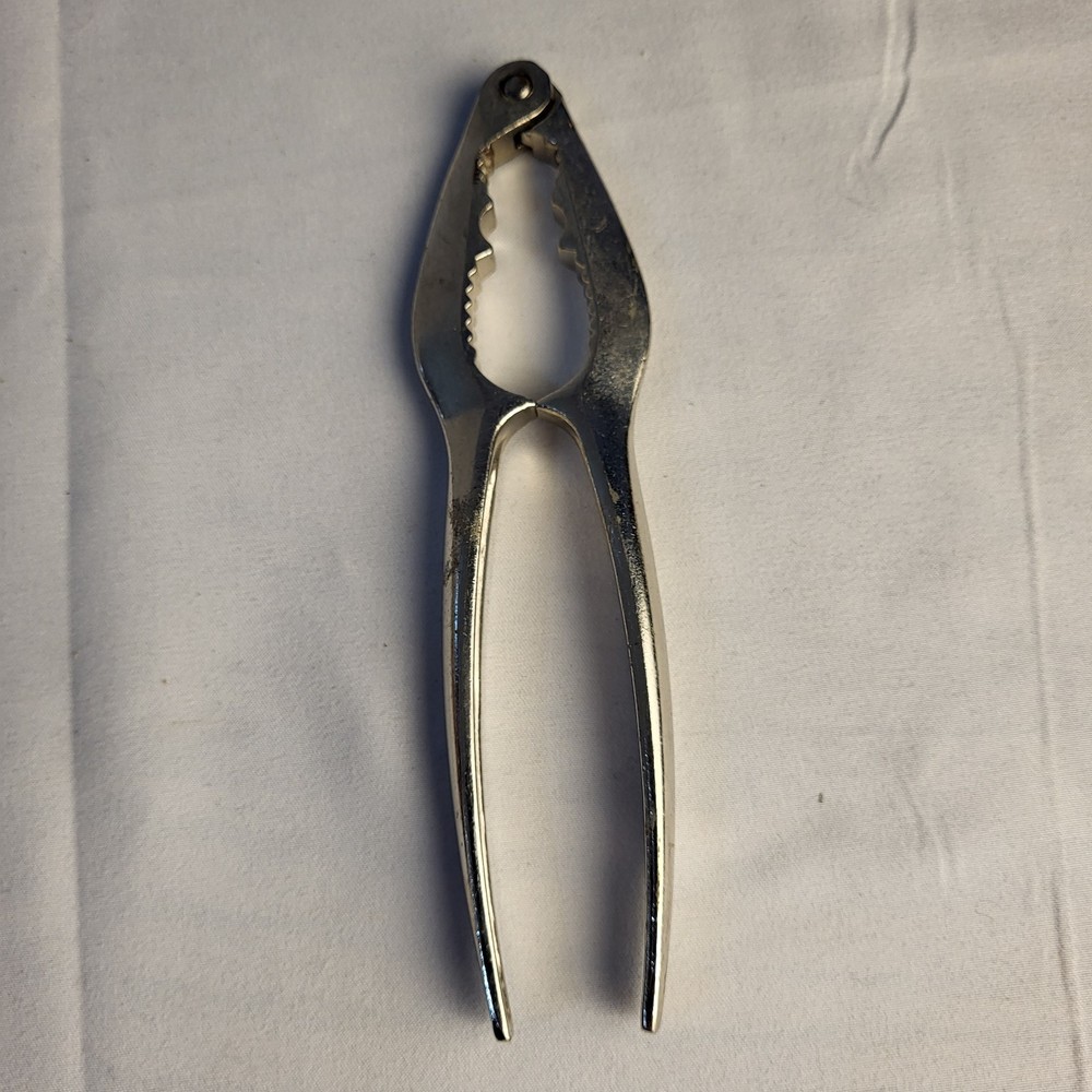 Metal Nutcracker/Seafood Cracker Tool