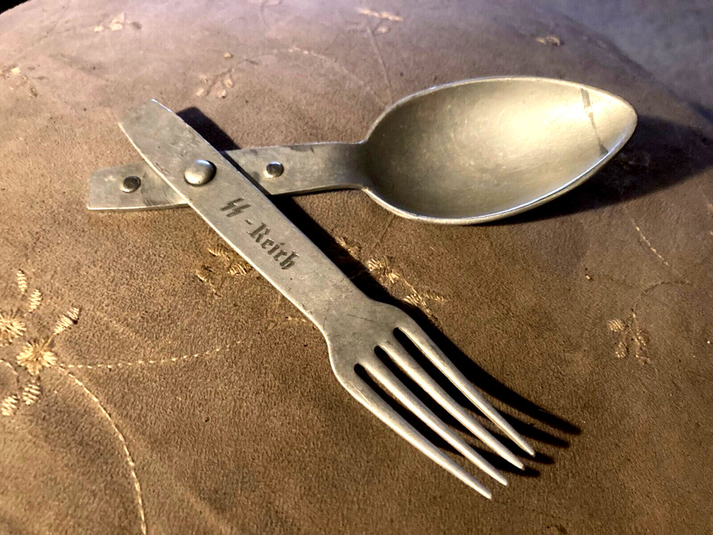 LARGE ENGRAVED TEN INCH FOLDING MESS KIT