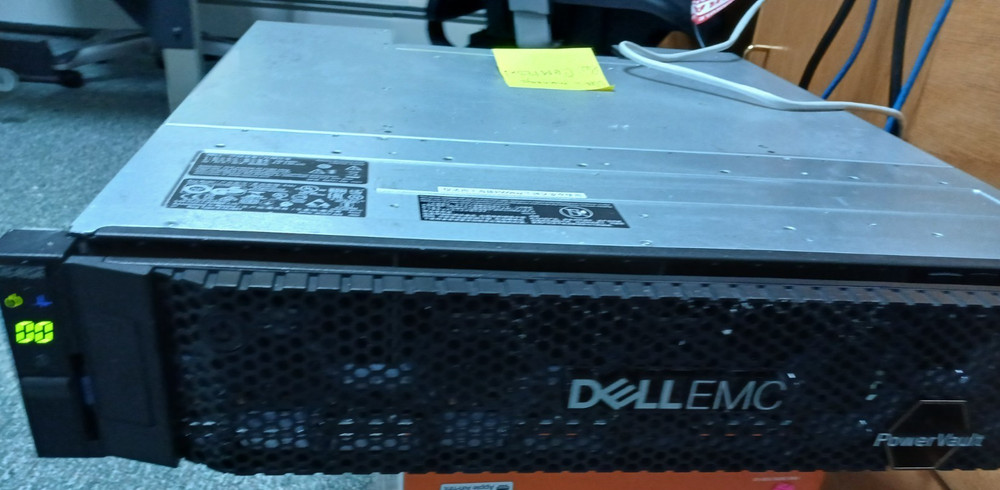 Dell EMC  Powervault  ME4012 storage array no  controllers ,dual 580W PS