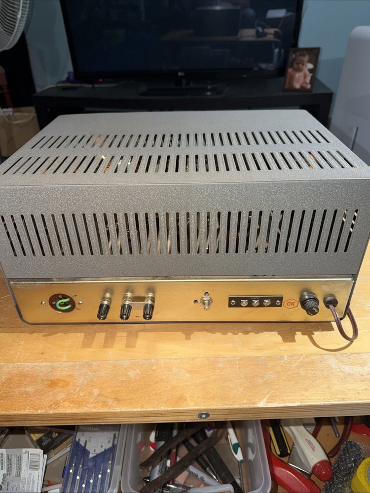 Lafayette Model KT-320 S.W. / Communications Receiver. Powers On -Untested