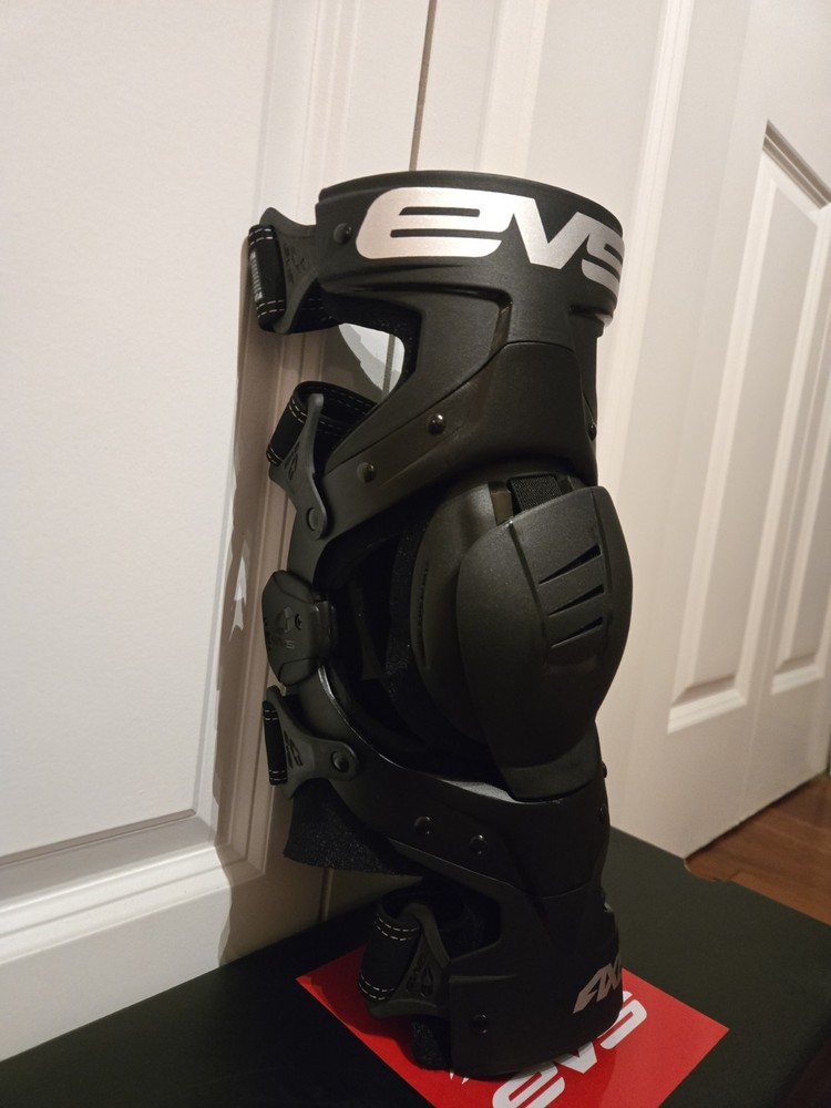 EVS AXIS Sport Knee Brace Left Knee Size Large