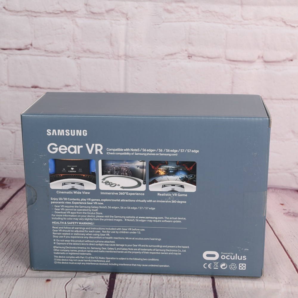Samsung Gear VR Virtual Reality Headset Powered by Oculus NEW