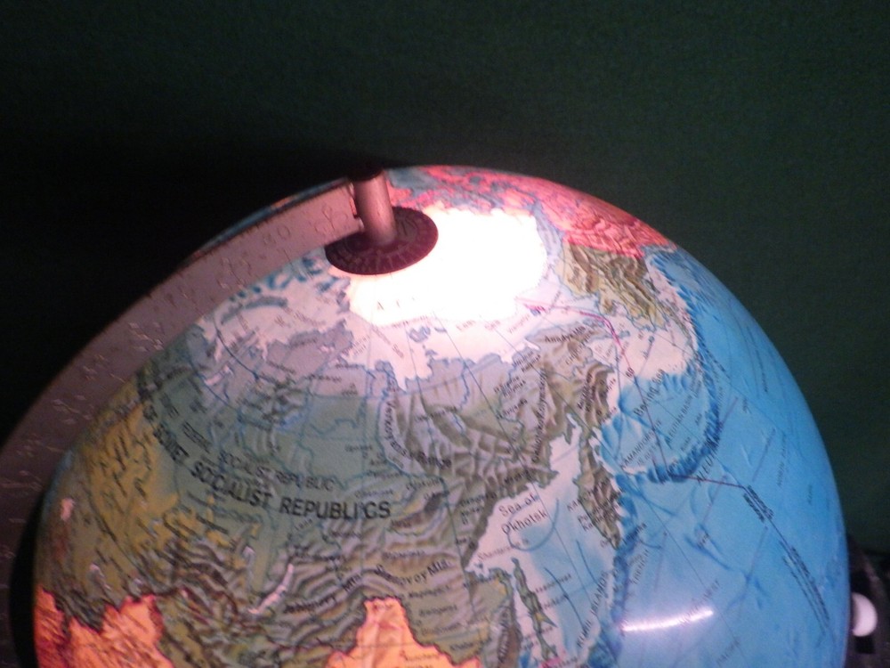 1972 vintage Lighted World Globe/map Scan-Globe, 15" Tall