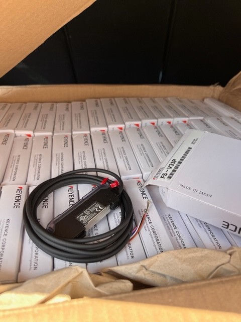 FS-V33P - Keyence Fiber Amplifier, Cable Type, Main Unit, PNP