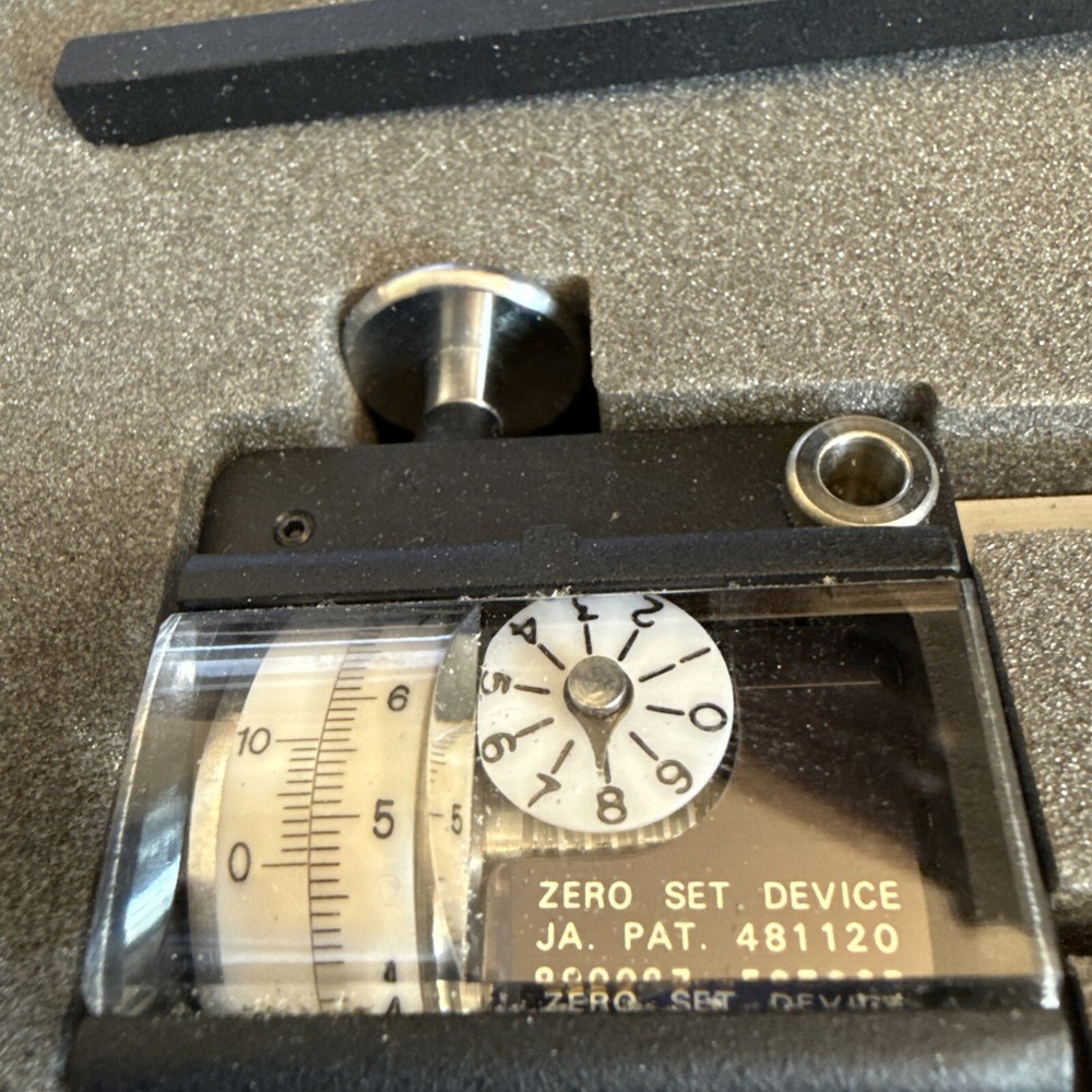 Koizumi planimeter with optical tracer zero setting polar compensation