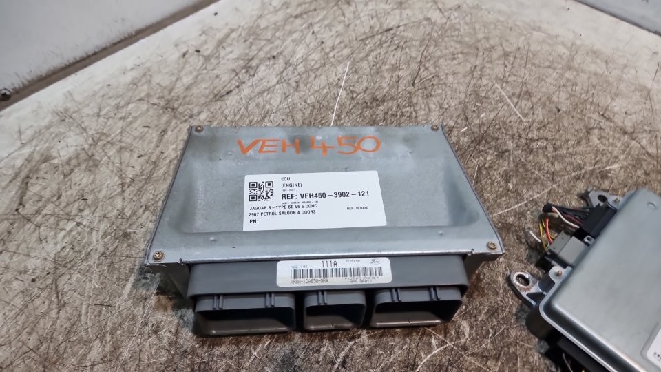 Jaguar S-Type Engine Control Unit ECU & Front Electric Module 1999 XR8A12A650NBA