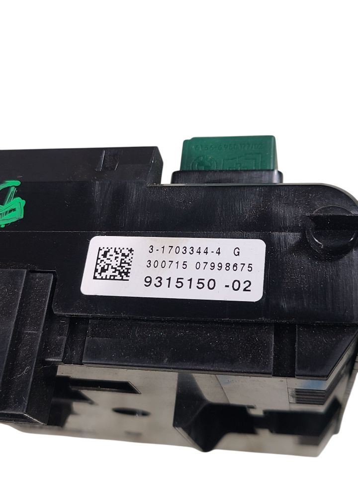 X4 2016 Fuse Box Cabin 638066