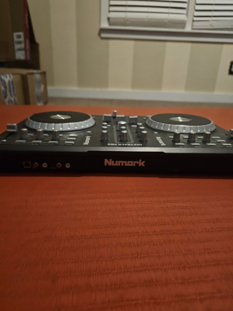 Numark MIXTRACK PRO Double Deck DJ Controller Built-in Mixer Loop Sampler USB