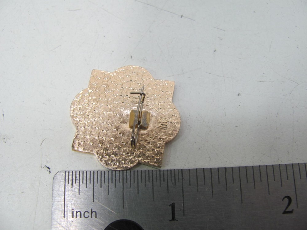RUSSIAN SOVIET CCCP SMALL LAPEL PIN BADGE MOCKBA KREMLIN