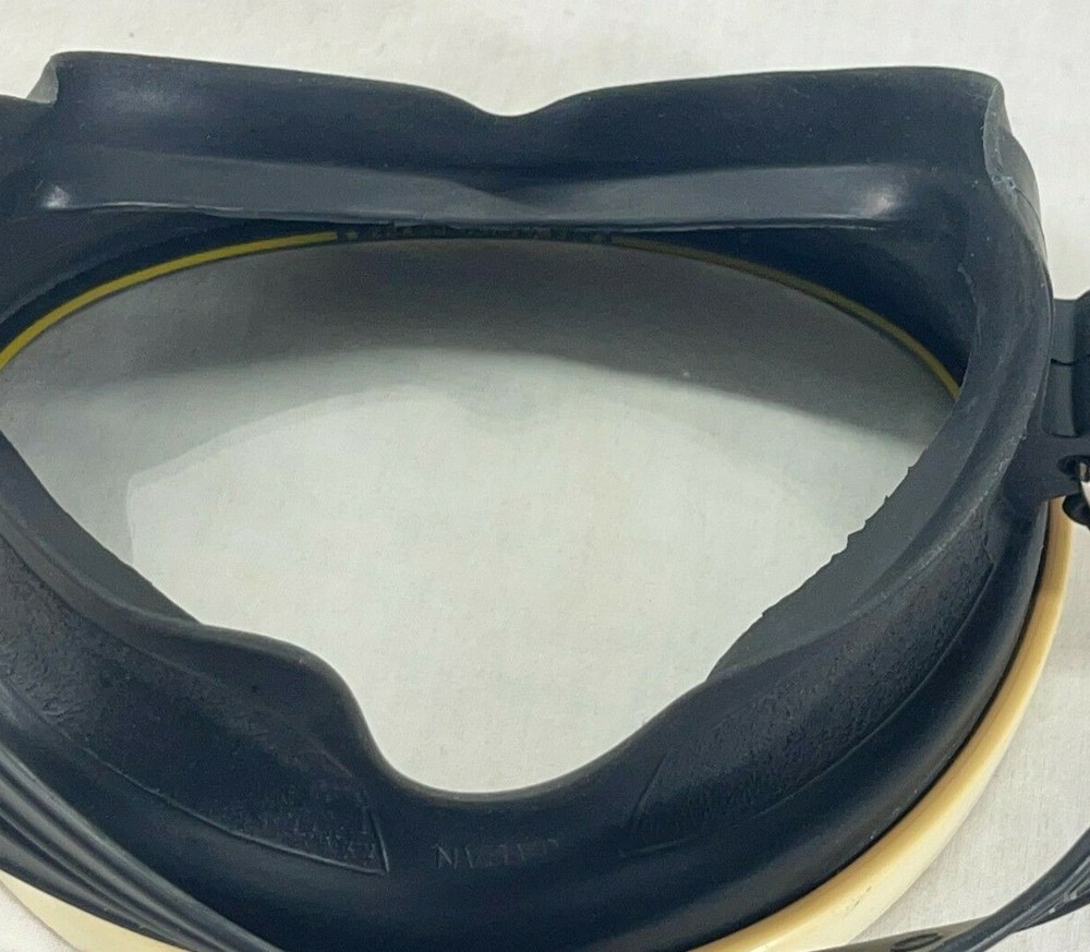 Dolphin (Tempered Glass) Diving Mask, Adjustable Rubber Straps