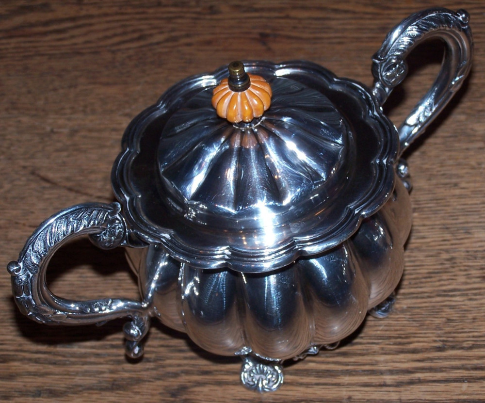 Vintage Melon Pattern Silverplate Coffee & Tea Service w Melon Bakelite Finials