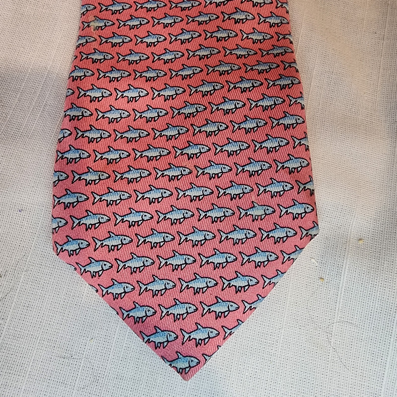 Vineyard Vines, Shep & Ian, Boy's Silk Necktie, Pink with Gray Fish, USA, Nice!