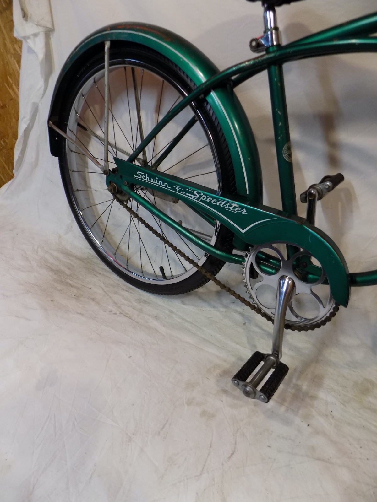 1957 SCHWINN SPEEDSTER MENS AMERICAN 24 BIKE GREEN TYPHOON JAGUAR TIGER CORVETTE