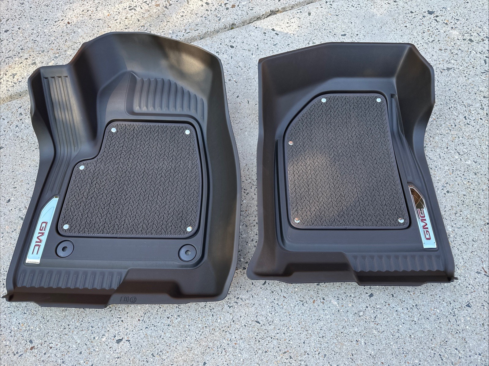 2019-2025 GMC Sierra Factory Front Floor Liners 84982192 Dark Atmosphere OEM GM