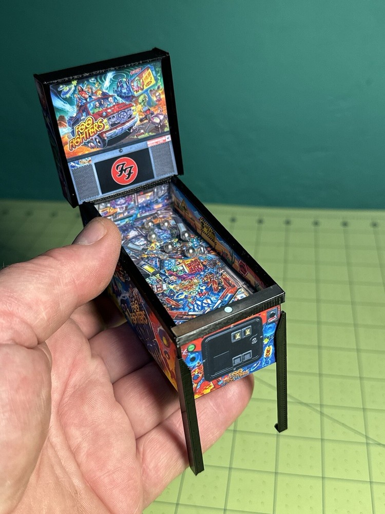 Miniature Replica "Foo Fighters” Pinball Machine Scale Model, Keepsake, Trophy