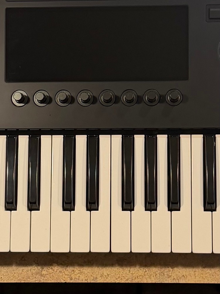 Native Instruments Komplete Kontrol S61 MK2 61 Key Keyboard Controller