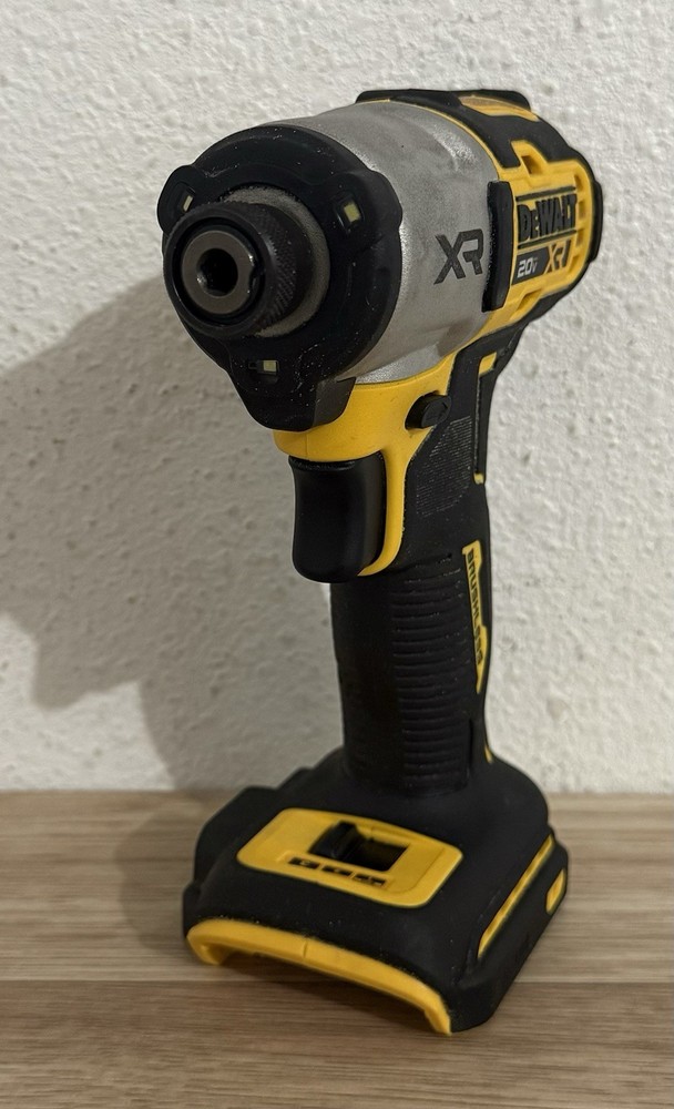 DEWALT DCF845D1E1 20V MAX XR Impact Driver Kit