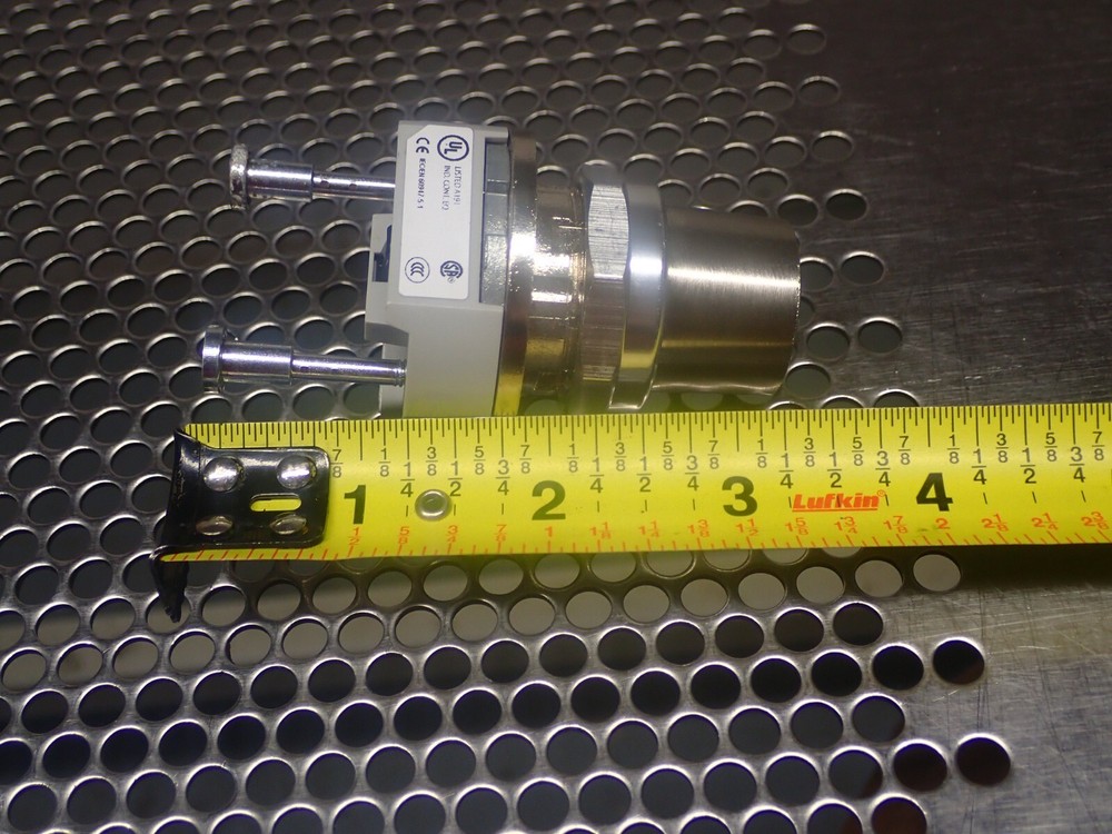 Allen Bradley 800T-H4808B Ser T Keyed Selector Switch Spring Return 2 Position
