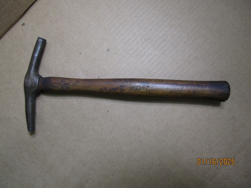 GW Mount Magnetic Tack Hammer