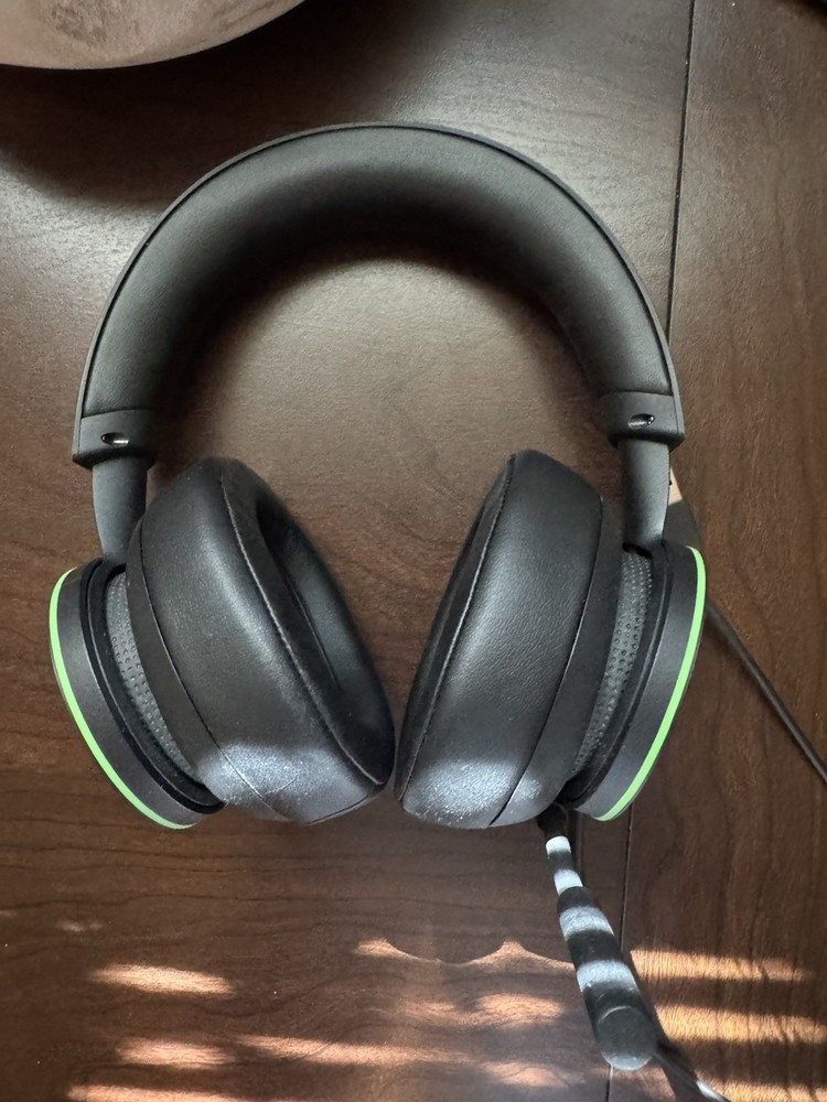 Microsoft Xbox Wireless Headset - Black