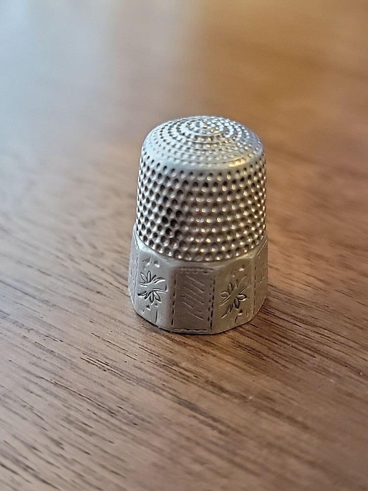 #XC Antique Simons Sterling Silver Size 11 Thimble Scrolls