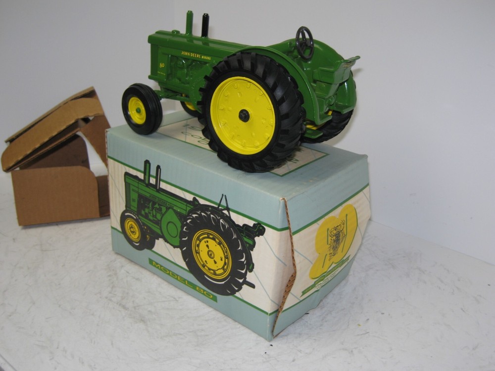 1/16 JOHN DEERE 80 COLUMBUS NIB bad box