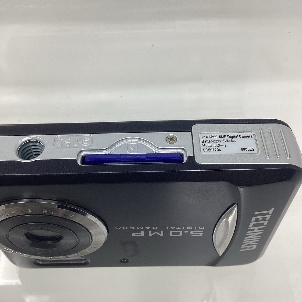 VINTAGE TECHNIKA 5.0MP DIGITAL COMPACT CAMERA 4X DIGITAL ZOOM BLACK