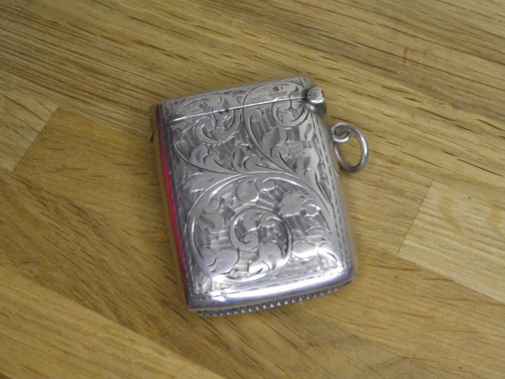 NICE, ENGRAVED ANTIQUE SOLID SILVER VESTA CASE. Birmingham 1912