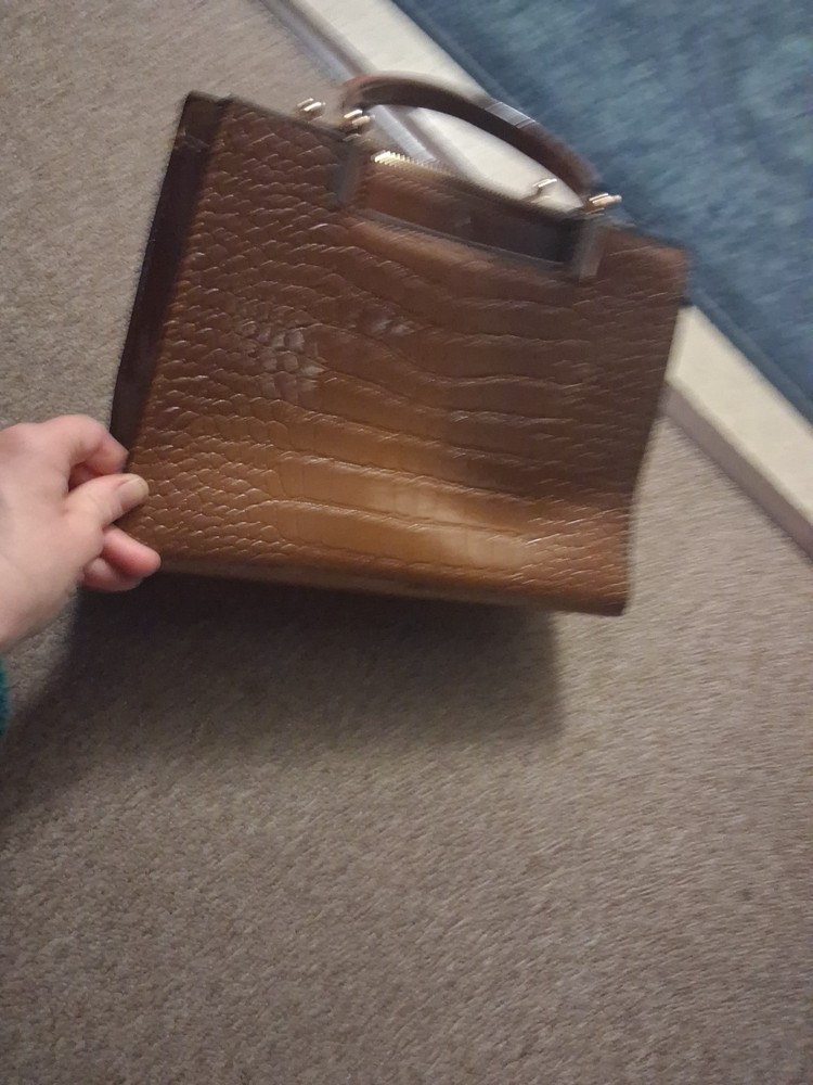 Danbury alligator bag with pockets