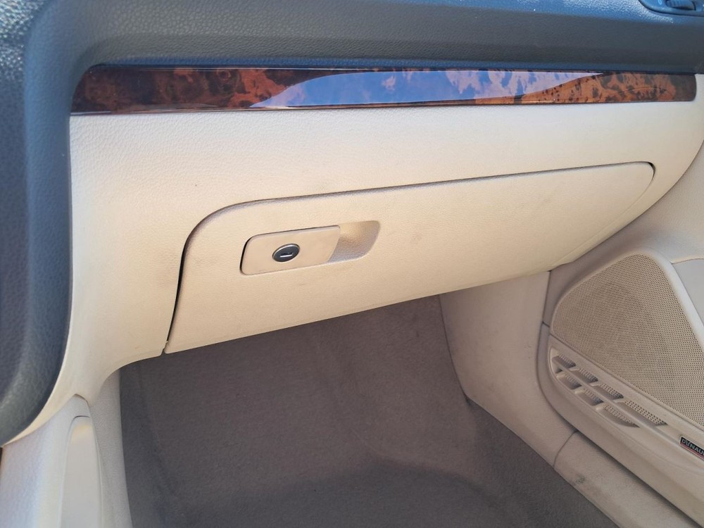 EOS       2012 Glove Box 4767230
