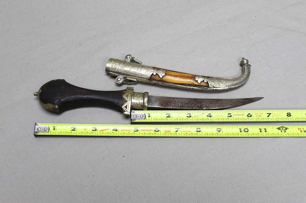 Small Middle Eastern Curved Dagger . DW3004cxcc