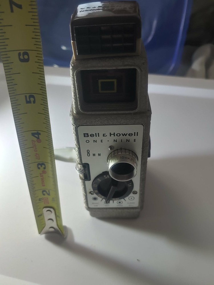 Bell & Howell one nine 8mm hand crank camera