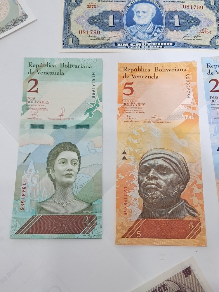 12 Various Foreign Banknotes (s)