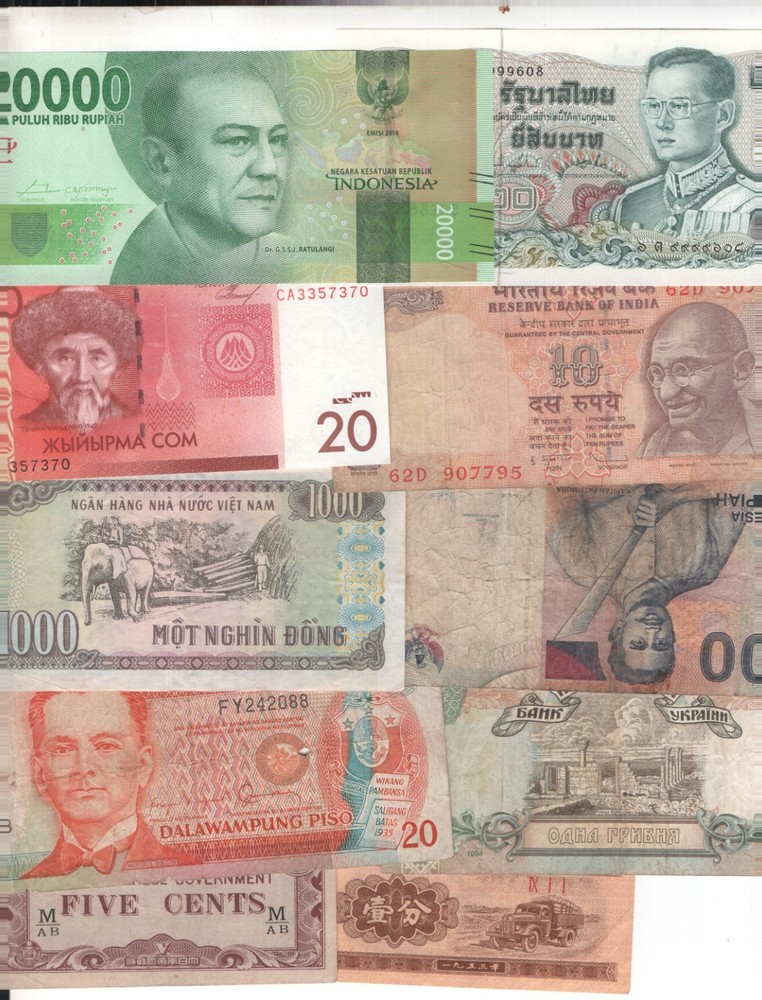 Asia. 100 Banknotes.