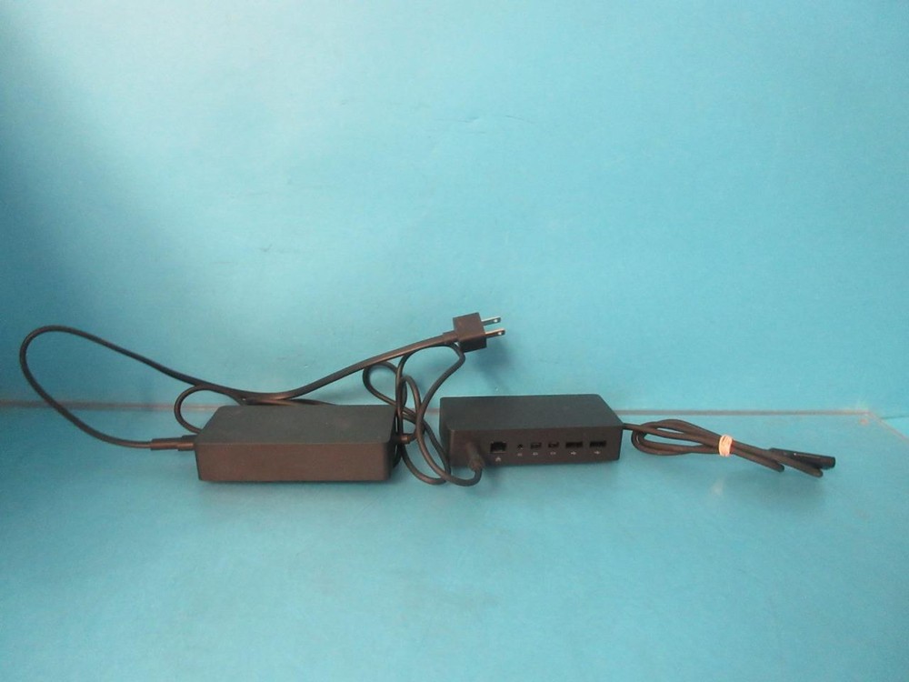 MICROSOFT SURFACE 1661 DOCKING STATION DOCK WITH AC ADAPTER POWER 1749