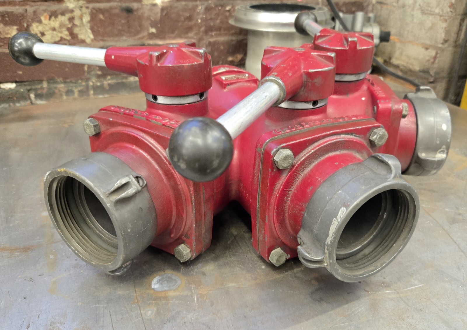 AKRON BRASS COMPANY MODEL 2582 - 3 Way Valve WYE - Firefighting Equipment